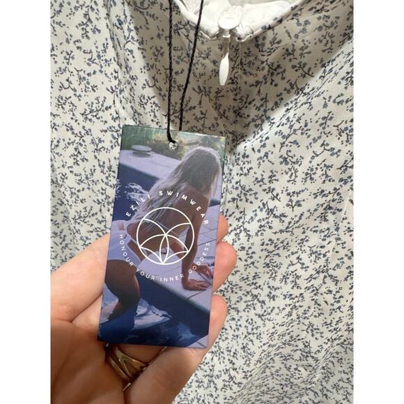 Ezili Roca Dainty Floral Dress size Medium NEW - Picture 6 of 7